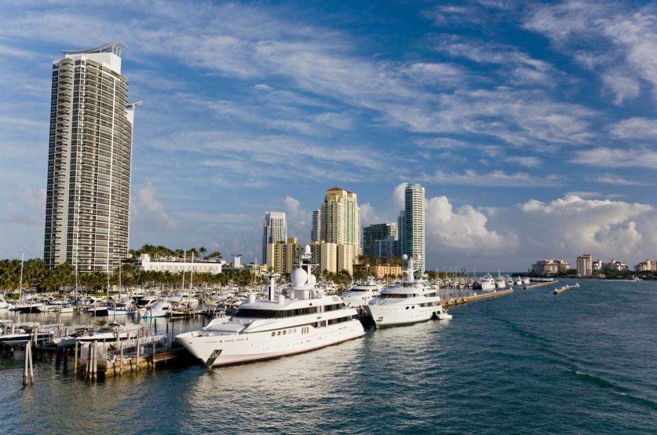Luxury Boats and buildings in Miami Beach