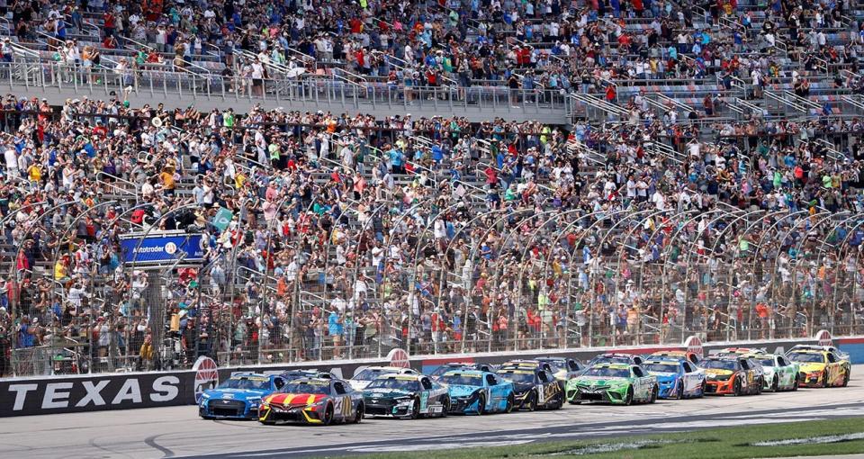 start of the race at texas