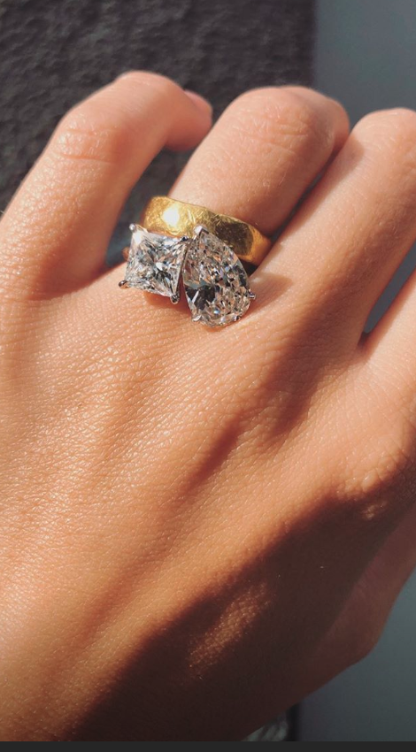 The ring features double the diamonds. (Photo: Emily Ratajkowski via Instagram)