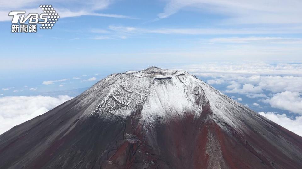 韓媒報導富士山可能隨時噴發。（圖／達志影像美聯社）