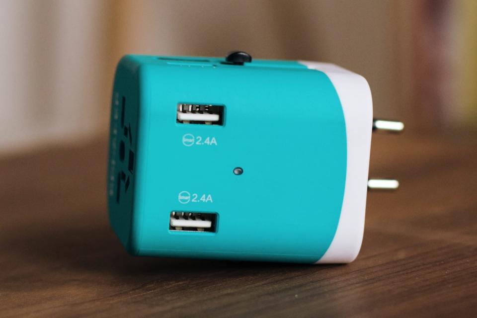 Travel plug adapter