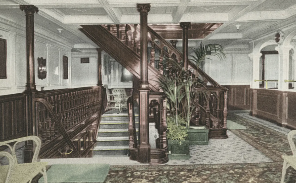 Die elegante Holztreppe war ein besonderer Blickfang an Bord der RMS Olympic. - Copyright: Smith Collection/Gado/Getty Images