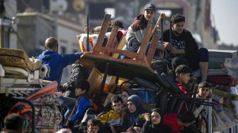 PHOTO: Residents of Al Nuseirat and Al Bureij refugee camps evacuate during Israeli military operations in the Gaza Strip, Jan. 4 2024. (Mohammed Saber/EPA-EFE/Shutterstock)