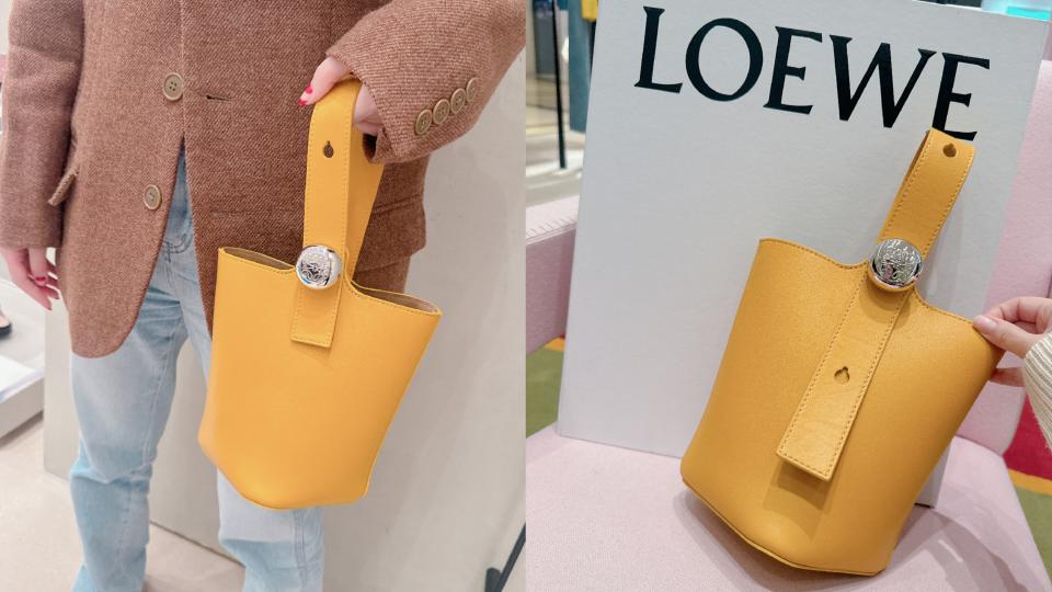 LOEWE 2024春夏話題包盤點：向日葵黃Mini Pebble水桶包，NT$73,000。圖片來源：編輯拍攝