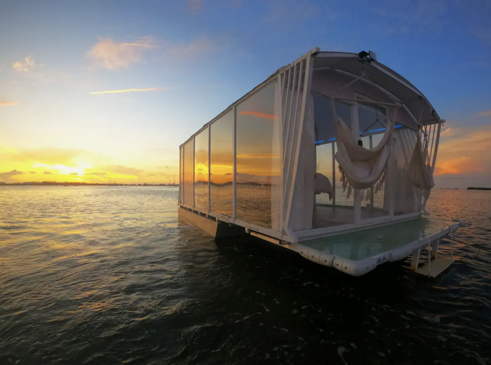 This floating Florida getaway is a romantic location for couples. 
pictures: a floating Airbnb