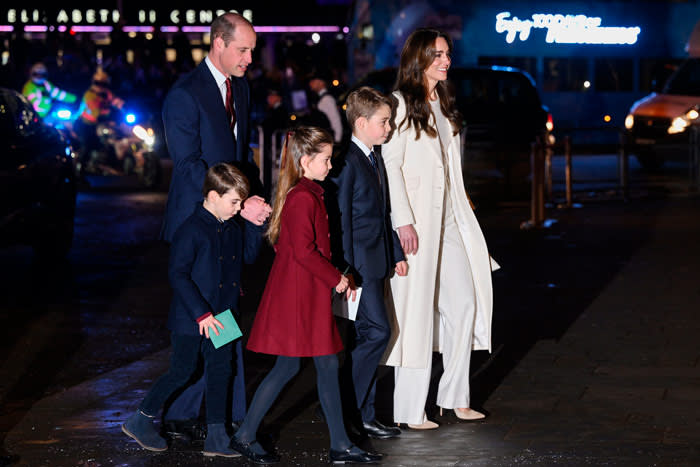Los príncipes de Gales con sus hijos en el concierto de villancicos de Kate Middleton