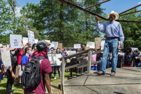 Michael Cooper of the local NAACP speaks to those assembled in Gould Park in Vidor, Texas. (Fran Ruchalski/The Beaumont Enterprise via AP)