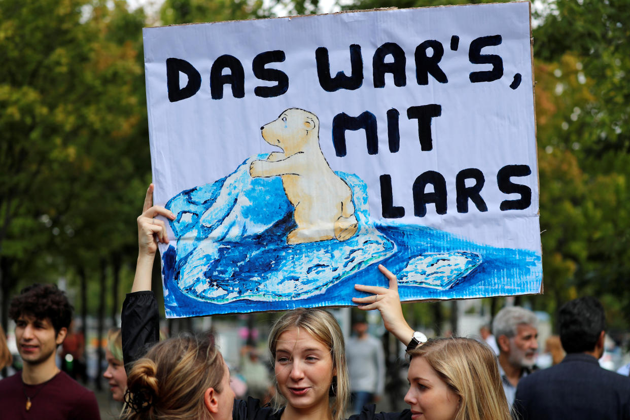 Young climate activists attend a "Friday's for future" protest outside Germany's chancellery in Berlin, Germany, September 13, 2019. The banner reads "That's it for Lars".  REUTERS/Fabrizio Bensch
