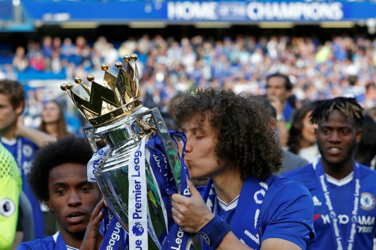 Chelsea's defender David Luiz kisses the English Premier League trophy, as players celebrate their league title win at the end of the Premier League football match against Sunderland May 21, 2017