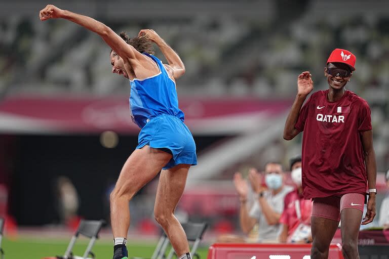 01 August 2021, Japan, Tokyo: Italy's Gianmarco Tamberi (L) celebrates after agreeing with Qatar's Mutaz Essa Barshim to share the gold medal in the Men's High Jump final of the athletics competition at the Olympic Stadium during the Tokyo 2020 Olympic Games. Photo: Michael Kappeler/dpa