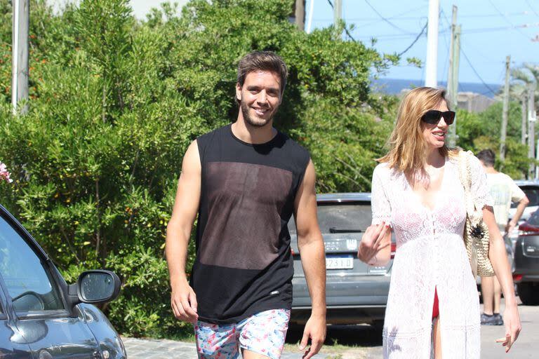 La pareja se mostró feliz disfrutando de unos días de descanso en la costa esteña