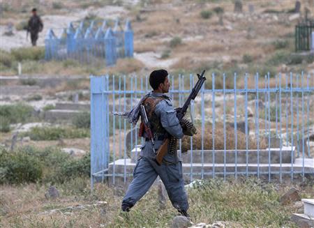 An Afghan policeman arrives at the site of a suicide attack in Kabul May 26, 2014. REUTERS/Omar Sobhani