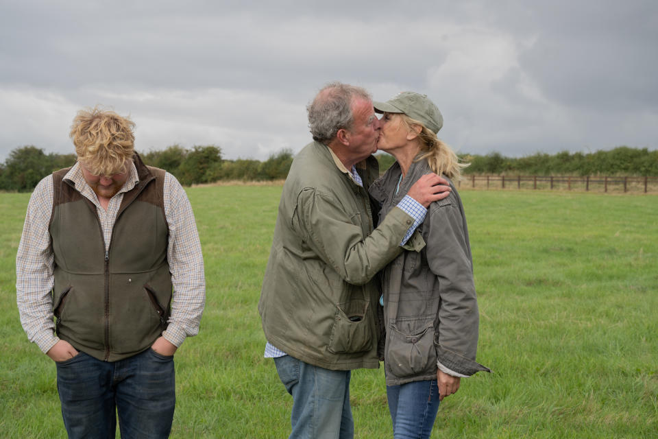 Jeremy Clarkson and Lisa Hogan share a kiss in the new series of 'Clarkson's Farn'. (Amazon Prime)