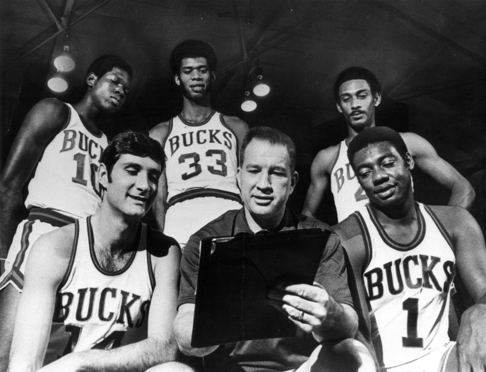 Larry Costello (center) and the 1970 Milwaukee Bucks