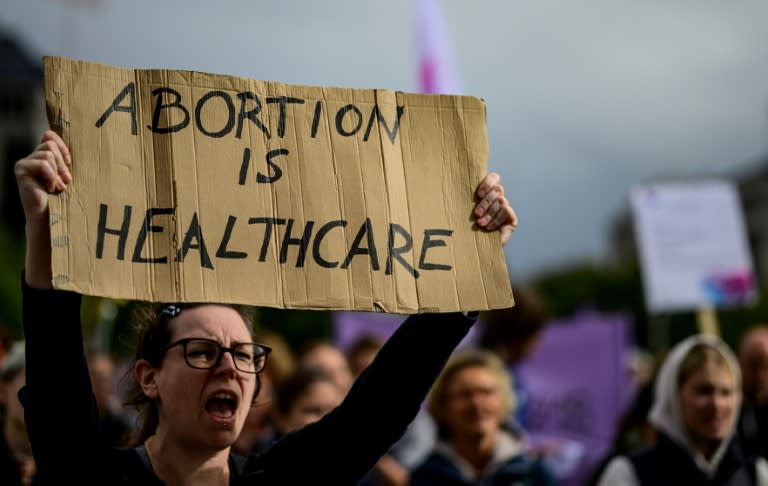 Una manifestante aboga por el derecho al aborto, el 17 de septiembre de 2022 en Berlín (John Macdougall)