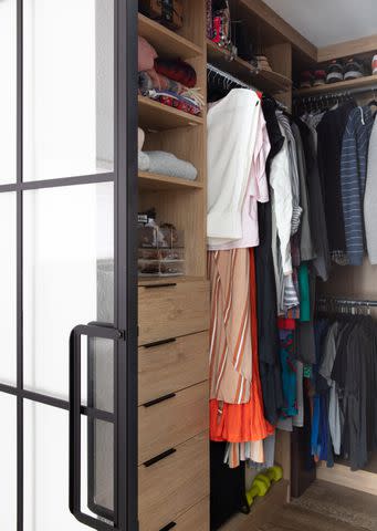 BIG DESIGN FOR TINY CLOTHES — LA CLOSET DESIGN