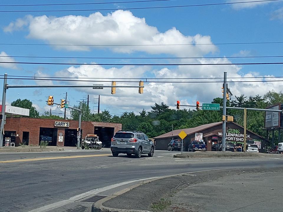 This is the traffic signal at Route 590 and Route 6 in Palmyra Township, Wayne County. Route 590 is in the foreground. The county line bridge on Route 6 is immediately to the right, not visible here. Route 6, to the left, leads to Hawley Borough. Township officials are investigating concerns about timing of the signal.