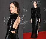 <p>So enttäuschend der Auftakt zu Dakota Johnsons Promo-Tour für “Fifty Shades Darker” auch ausfiel – von Premiere zu Premiere werden ihre Looks stylisher. In Berlin betörte sie die Paparazzi mit dieser Traumrobe von Saint Laurent, in … (7. Februar 2017, Bilder: WENN, Getty Images) </p>