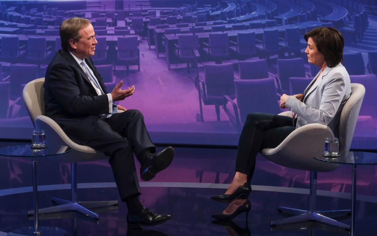 Sandra Maischberger unterhielt sich am Mittwoch mit dem ehemaligen CDU-Kanzlerkandidaten Armin Laschet. (Bild: WDR / Oliver Ziebe)