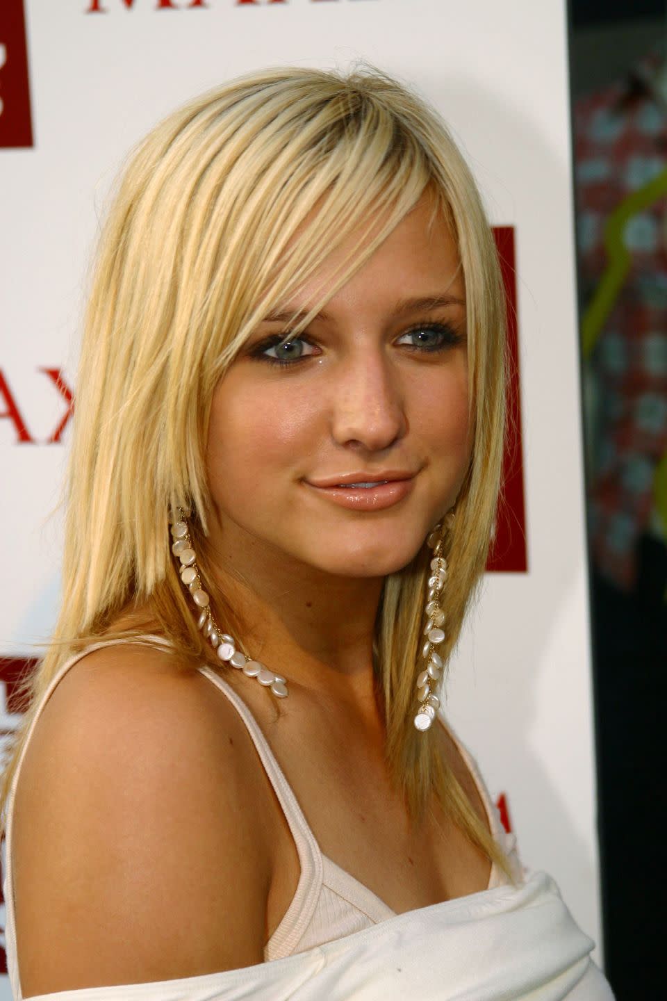 <p>Side bangs weren't just a thing in the 2000s, they were <em>the </em>thing. Every girl was rocking this style in their senior portrait. </p>