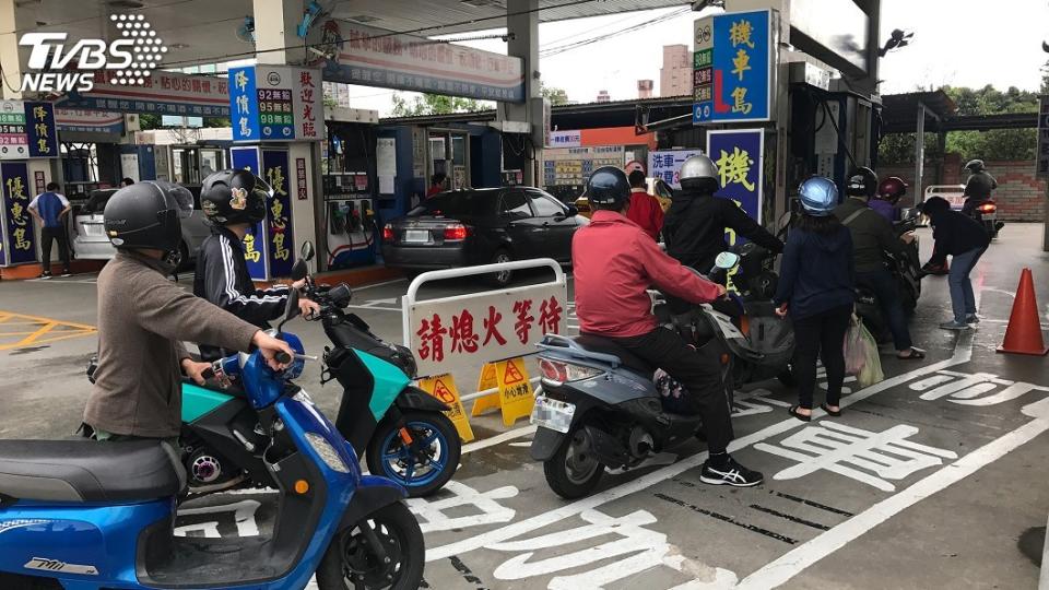 機車加油示意圖／中央社