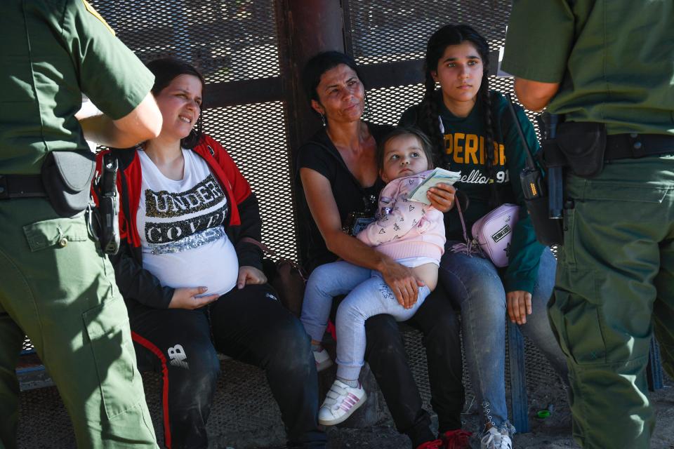 6/27/19 5:54:14 PM -- San Luis, Arizona -- United States Border Control agents talk to a pregnant woman with her three-year old child and a 41-year-old woman with her 13-year-old daughter. They spoke no English, just enough to ask for water.