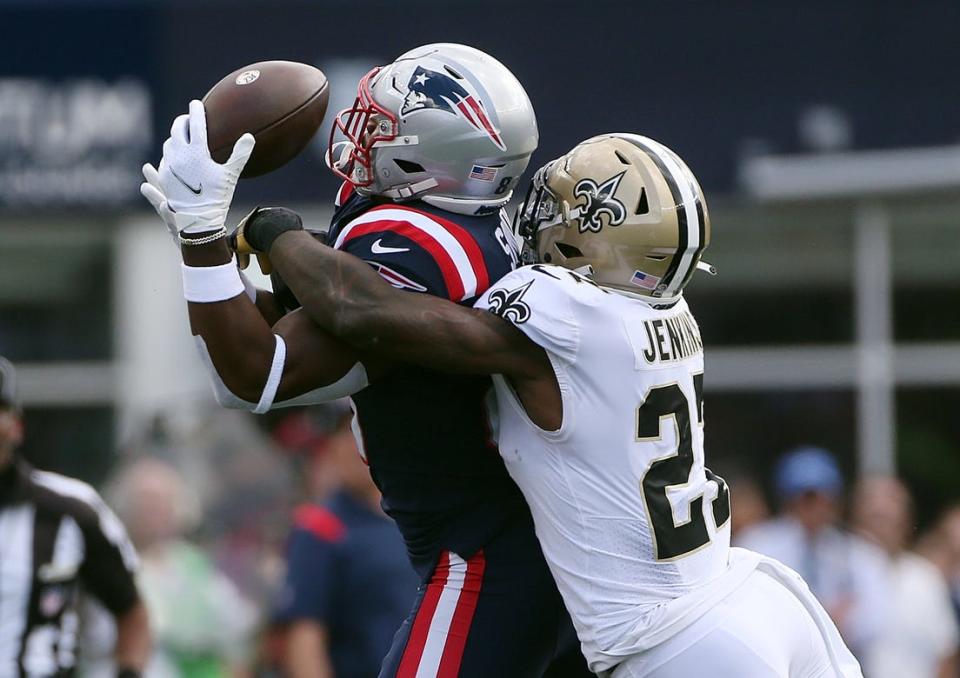Patriots tight end Jonnu Smith, left, can't hold onto the ball as Saints defenderMalcolm Jenkins breaks up the play in the second quarter.
