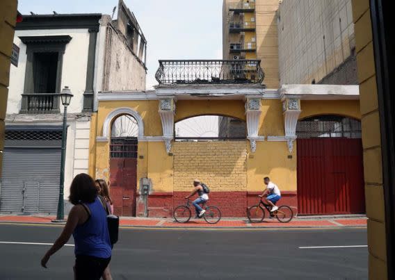 El centro de Lima, patrimonio de humanidad abandonado al polvo y las cenizas