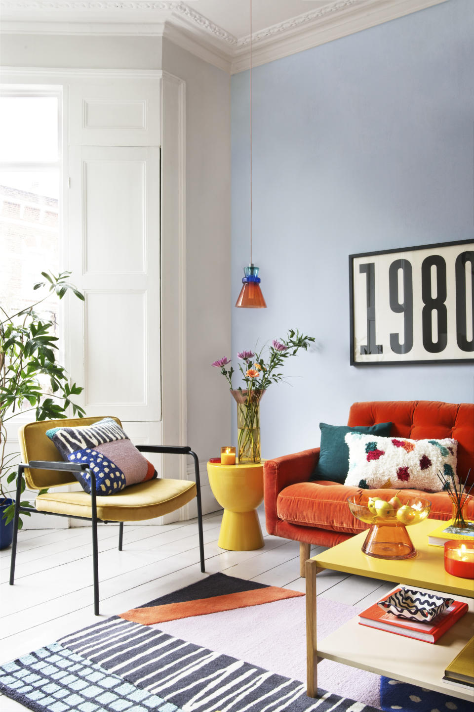 5. Brights blooms for a bright color scheme