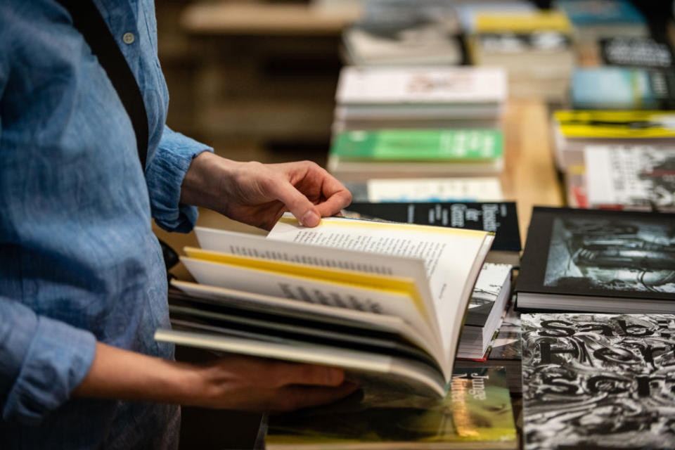 Auf der Leipziger Buchmesse werden auch Bücher von rechten Verlagen präsentiert. (Bild: Getty Images)