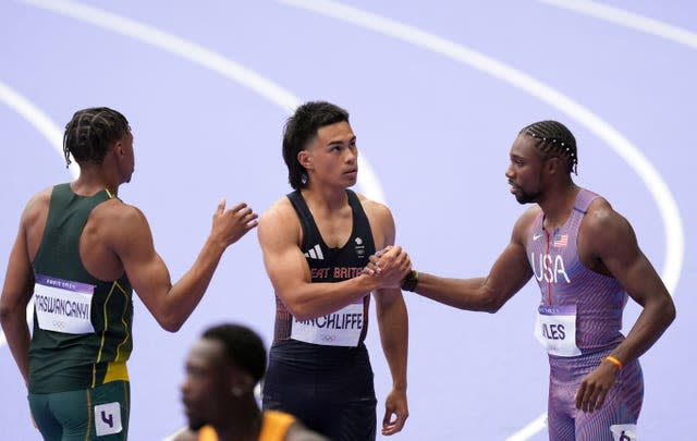 Noah Lyles congratulates Louie Hinchliffe after their 100m heat in Paris