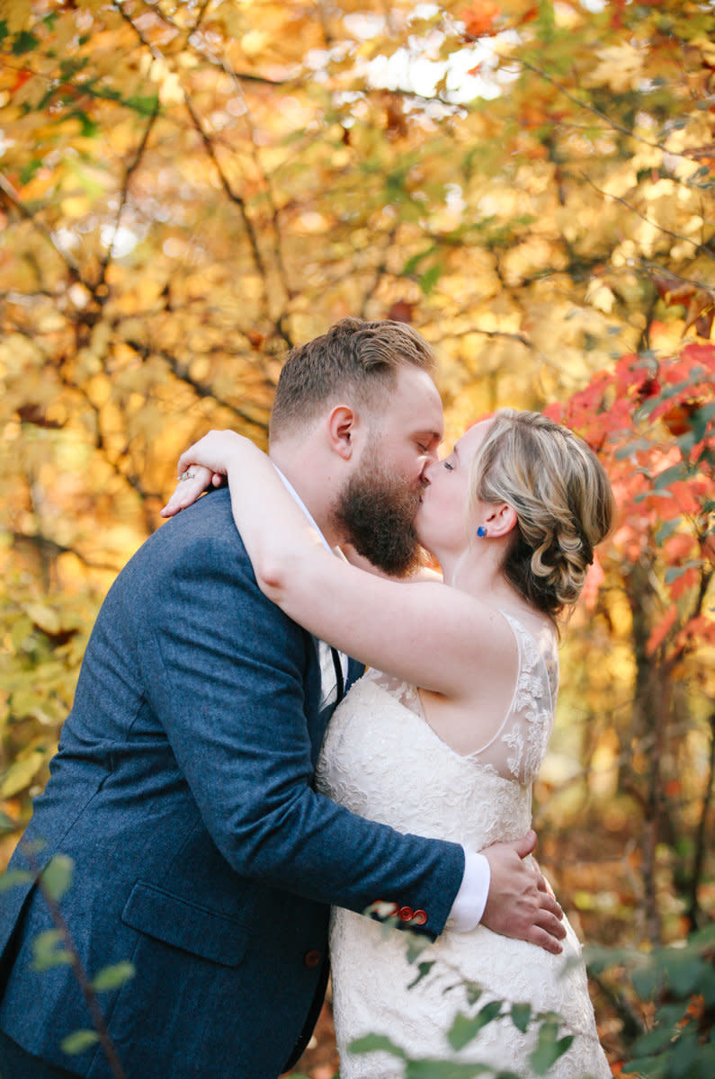 "Laura&nbsp;and Noel married in Knoxville, Tennessee, at the Tellico Village Yacht Club." --&nbsp;<i>Leah Moyers Photography</i>