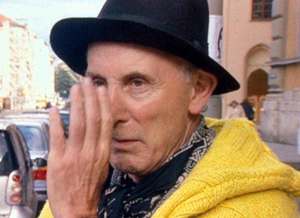 Herbert Achternbusch wurde 83 Jahre alt und verstarb in seiner Geburtststadt München (Bild aus dem Dokumentarfilm "Musen, Macht und Glamour - Die Welt der Maximilianstrasse" von Eckhart Schmidt). (Bild: BR)