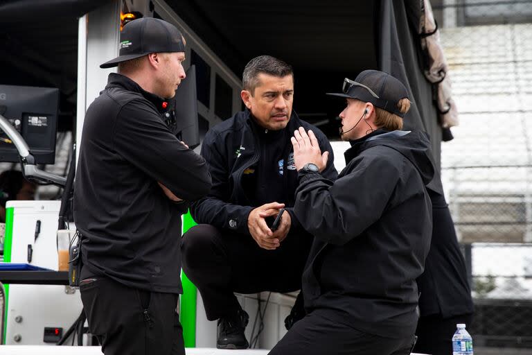 Ricardo Juncos manejas un plantel de 70 personas y un presupuesto que es la mitad del que enseñan los equipos top de IndyCar