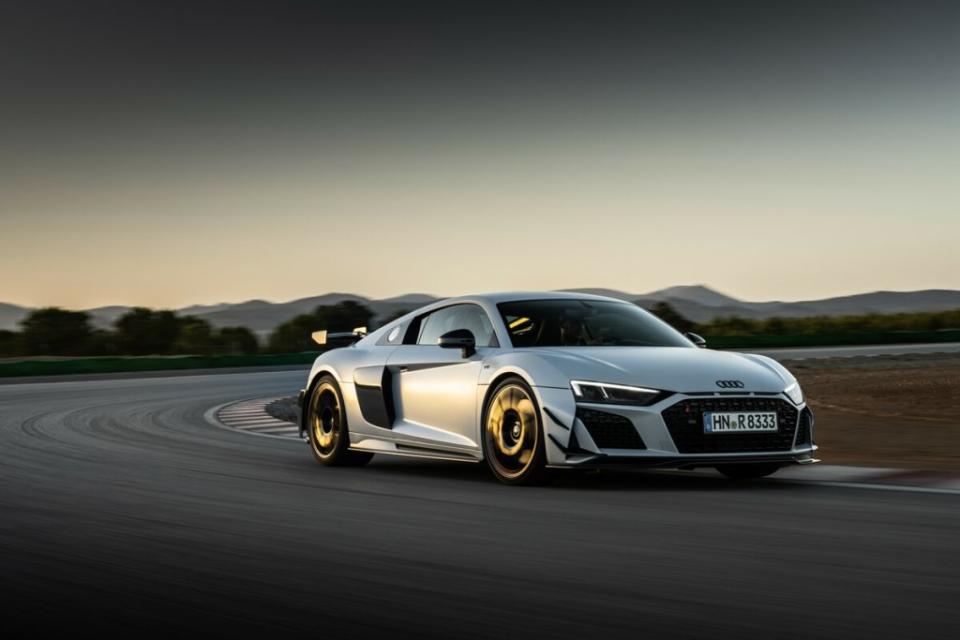 v10-audi-r8-v10-gt-rwd