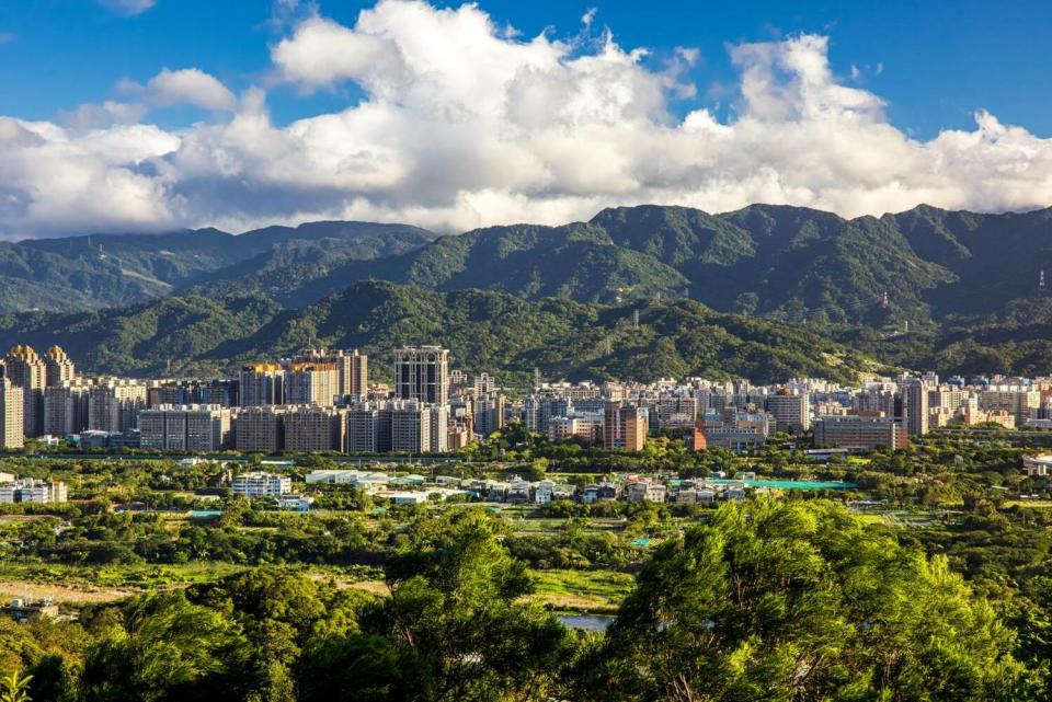 新北市有美麗的山景，號稱「微笑山線」。   圖：新北市觀旅局提供