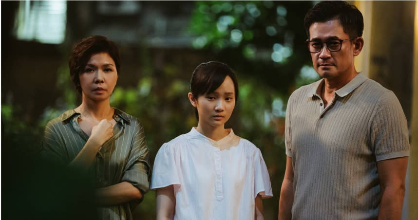 于子育（左起）、方郁婷、柯叔元在《非殺人小說》是一家人。（圖／CATCHPLAY）
