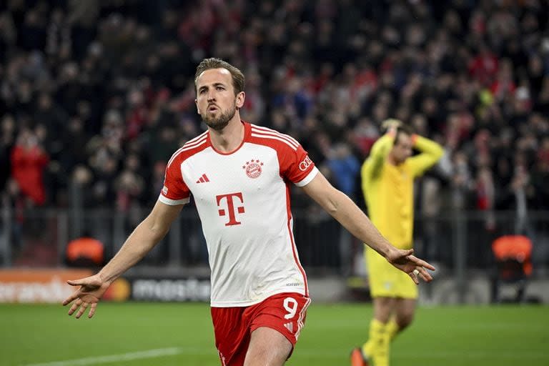 El inglés Harry Kane anota el primer gol de Bayern ante Lazio, por la vuelta de los octavos de final de la Champions League