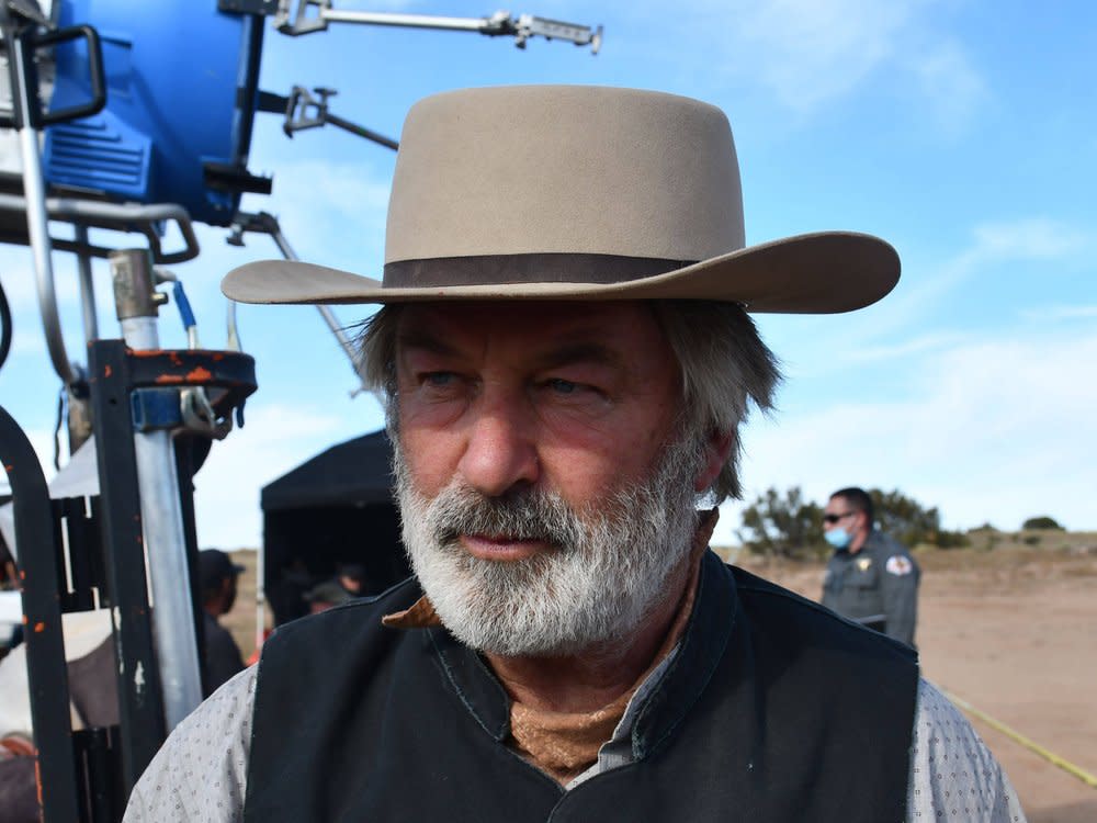 Alec Baldwin vor dem tödlichen Unfall am Set des Westerns "Rust" im Jahr 2021 (Bild: imago/ZUMA Wire)