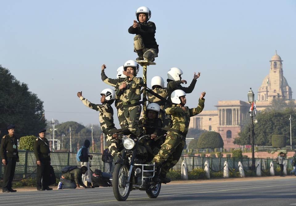 Border Security Force (BSF) women team motorcycle riders during a rehearsal for the Republic Day parade on a cold winter morning at Vijay Chowk on January 16, 2018 in New Delhi, India. (Photo by Arvind Yadav/Hindustan Times via Getty Images)