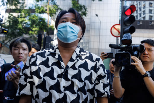 遭港警懸賞通緝的反共企業家袁弓夷，其子袁彌昌24日遭香港警方帶往警署問話，約10小時後才獲准離開。路透社