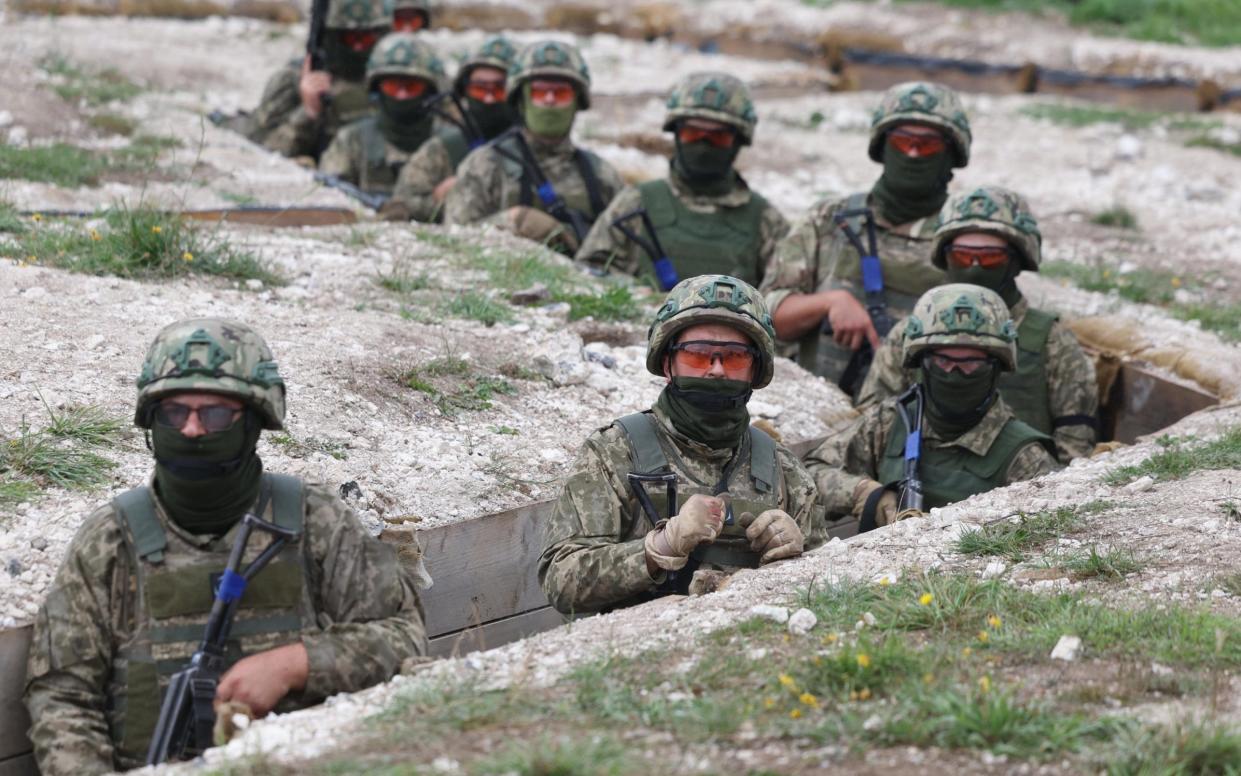 Ukrainian soldiers take part in a training exercise