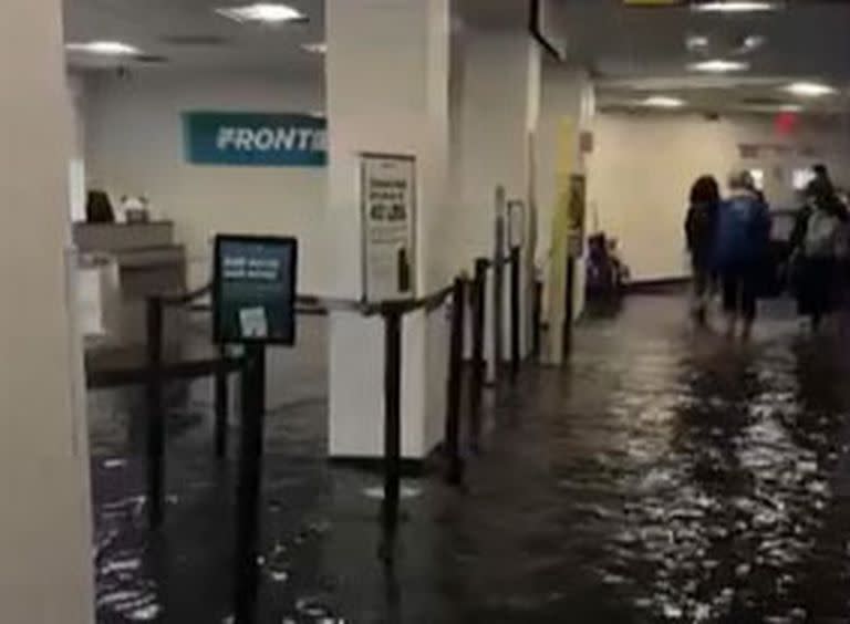 El aeropuerto de LaGuardia, inundado