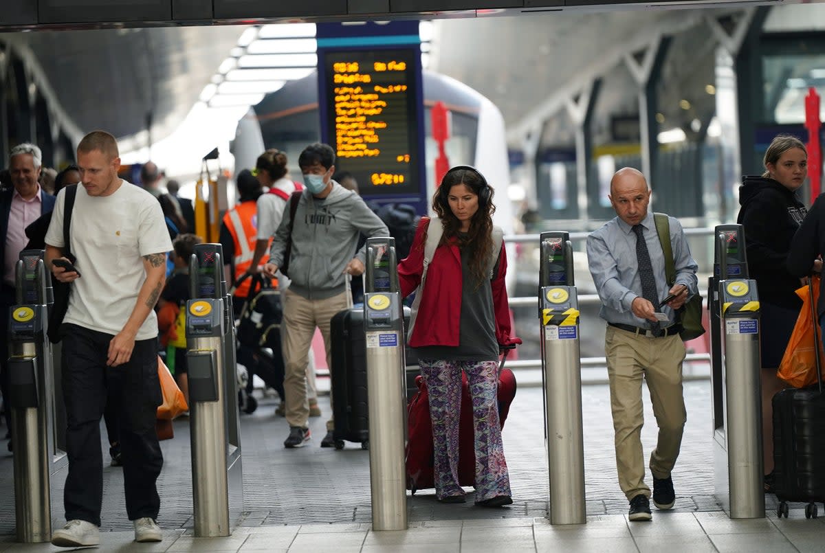 Commuters are settling into new weekly routines, O2 claimed (Yui Mok/PA) (PA Wire)