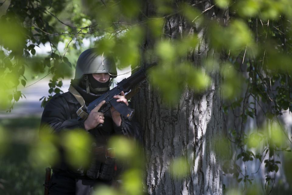 A Ukrainian government soldier takes up a position while patrolling on a country road outside the town of Svyitohirsk near Slovyansk, eastern Ukraine on Saturday, April 26, 2014. Ukrainian authorities are undertaking a security operation to liberate the nearby city of Slovyansk, which is currently controlled by an armed pro-Russian insurgency. (AP Photo/Alexander Zemlianichenko)