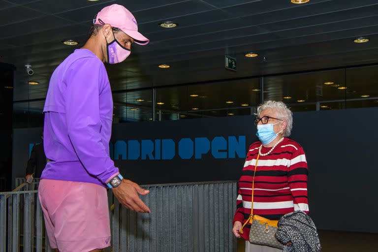 Rafael Nadal y Manuela Navarro Esteban, frente a frente en Madrid; un sueño cumplido para la fanática de 95 años del español.