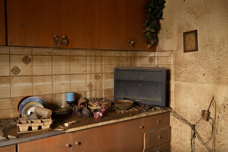 Vista del interior de una vivienda luego de que el agua retrocediera