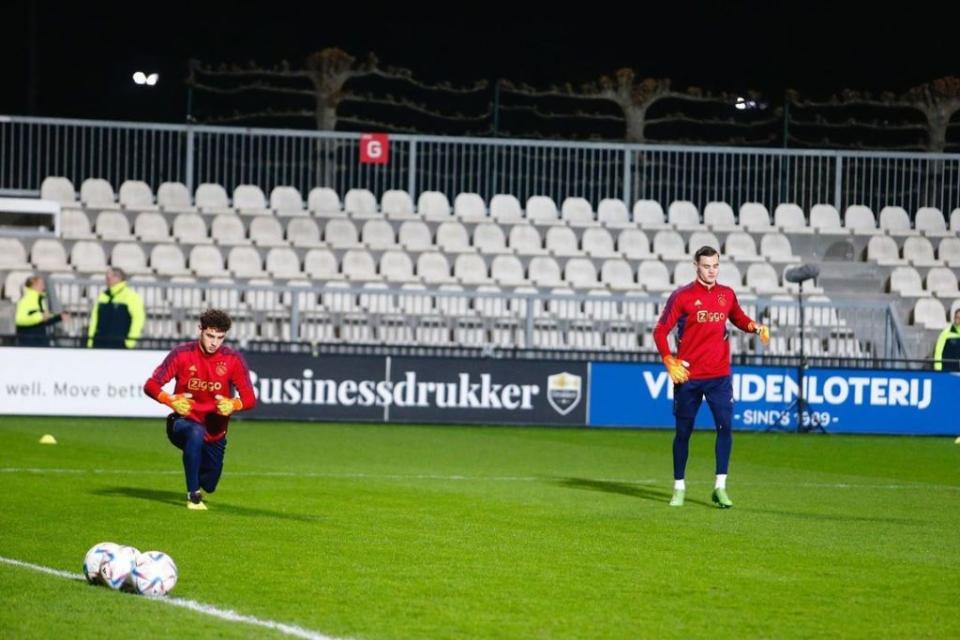 Tommy Setford (L) and his brother Charlie Setford with Ajax (Photo via Setford on Instagram)