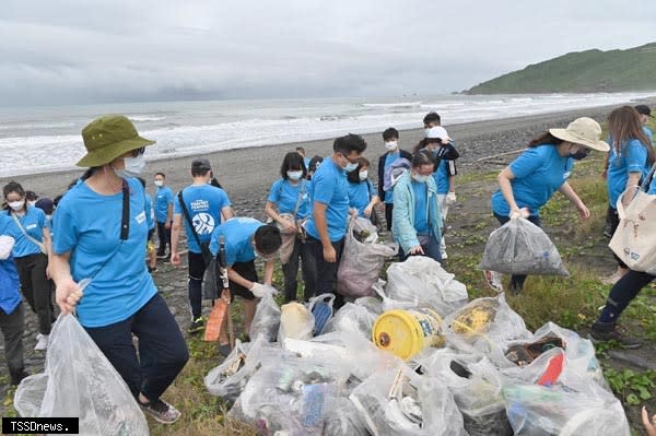 民眾環保意識抬頭，海邊垃圾雖已大幅減少，但禮藍淨灘活動還是撿拾到許多垃圾。