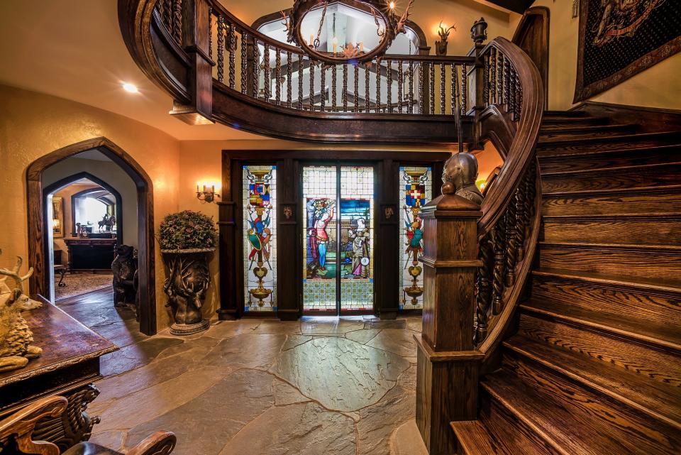 The vestibule area at Highlands Castle.